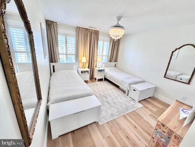 Building Photo - 15 River Oak Dr