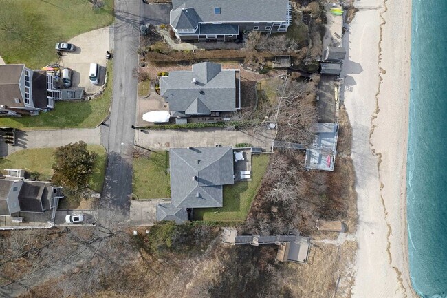 Building Photo - 7 Oak St