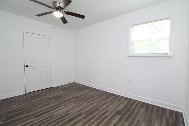 Building Photo - 4BR Home with LVP Flooring, Open Layout & Large Backyard Near Dogwood