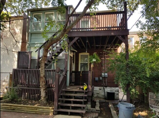 Building Photo - Tower Grove Area Living | Spacious Second-Floor Unit