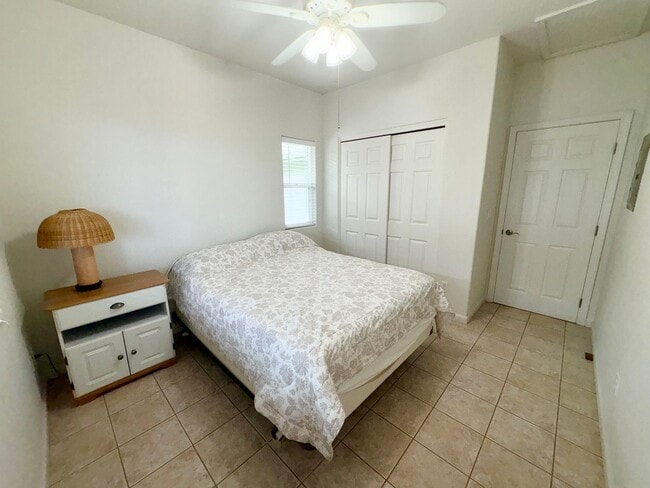 Building Photo - 3 Bedroom 2 Bathroom with 2 Car Garage