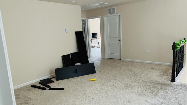Building Photo - 2237 Bethpage Dr
