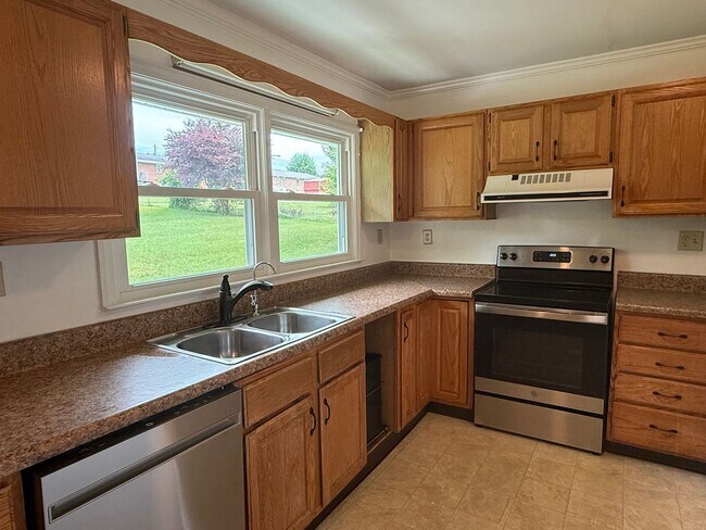 Building Photo - ** PENDING APPLICATION ** 3/2 bath home - Town Acres School District!