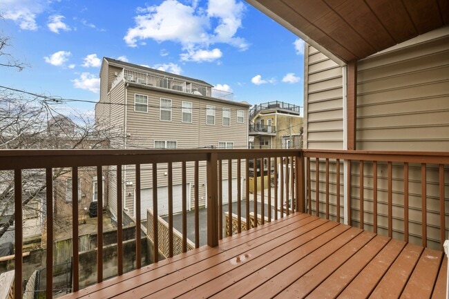 Building Photo - 3313 Hudson St