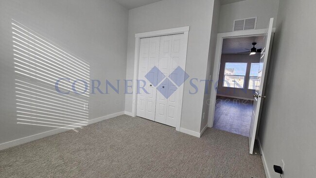 Building Photo - Like New Home With Community Pool!