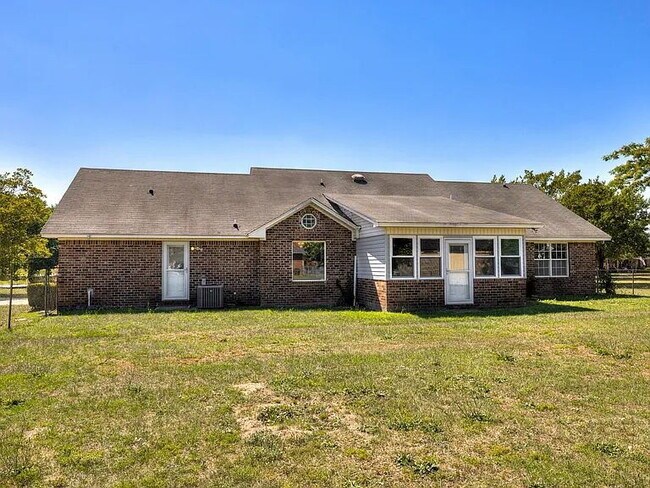 Building Photo - 2605 Nicholson Dr