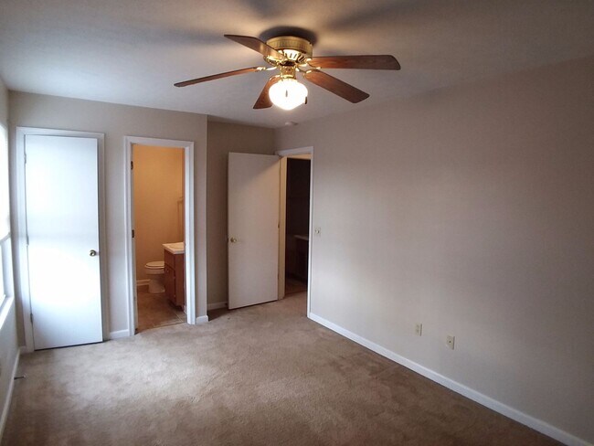 Building Photo - Christiansburg, 3 BR / 2.5 BA Available Now.