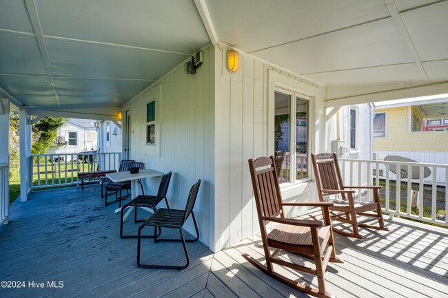 Wraparound porch - 714 Canal Dr