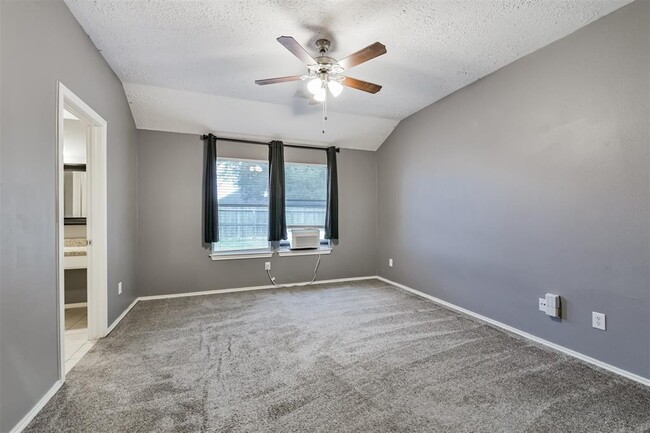 Building Photo - 9502 Belleclaire Ln