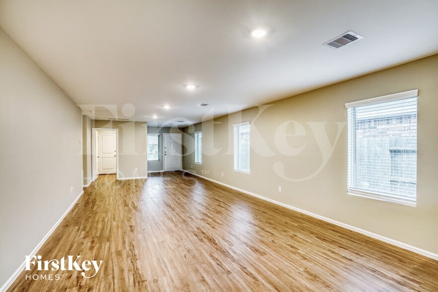 Building Photo - 9214 Burnet Flds Dr
