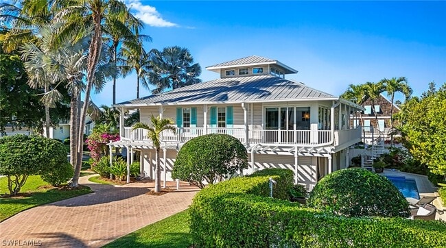 Building Photo - 877 7th St S