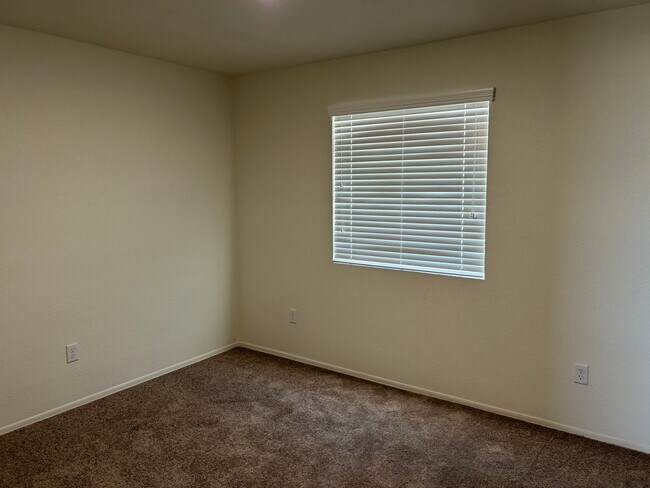 Building Photo - DESERT SKY TOWNHOME WITH POOL!