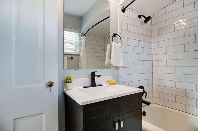 Building Photo - 1440 Elmwood Ave