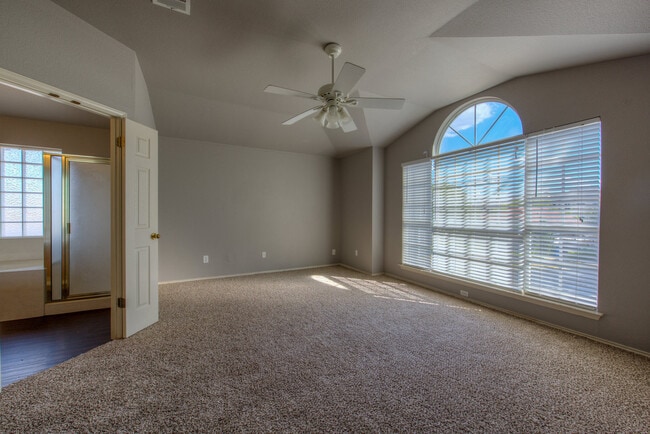 Building Photo - Wow - Remodeled 3 bedroom 2.5 with Loft on...