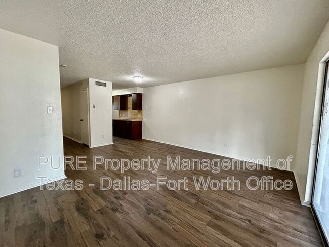 Building Photo - 1126 Highbush Dr