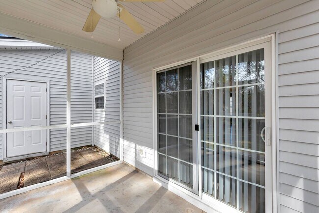 Building Photo - Lakes of Summerville