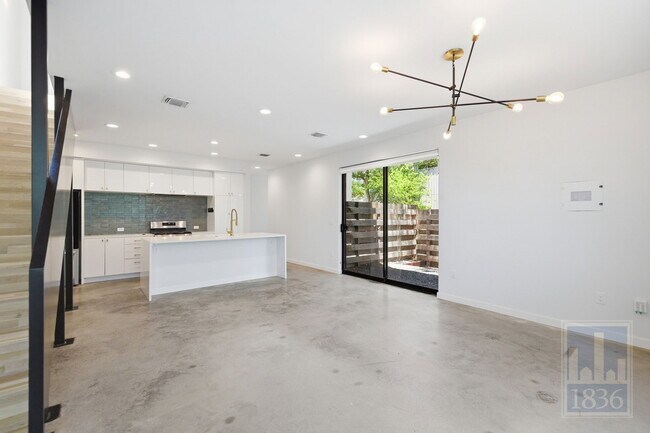 Building Photo - 3202 Clawson Rd