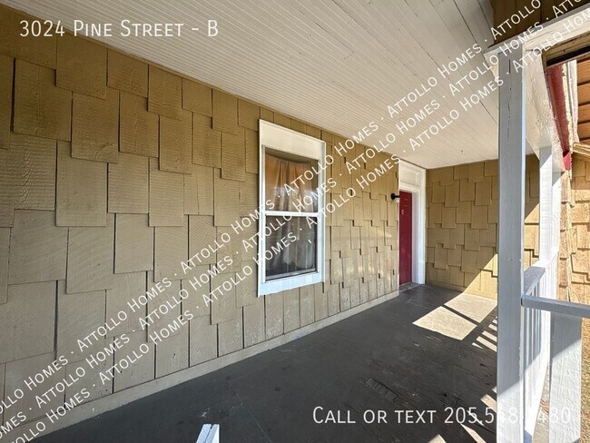 Building Photo - 3024 Pine St