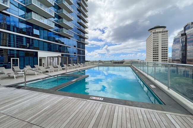 Building Photo - Azure 3903 - Metro lifestyle with beautiful views!