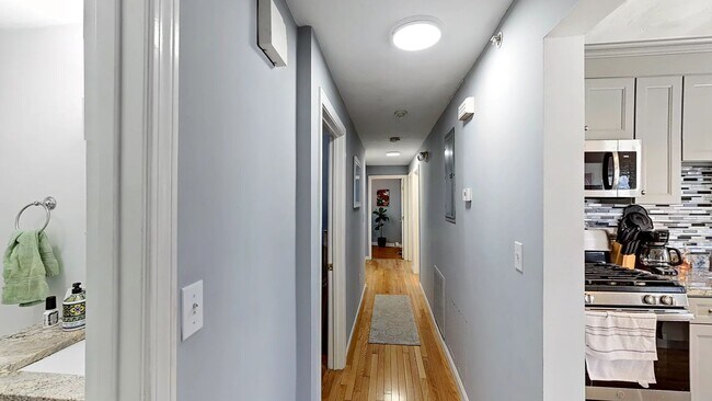 Building Photo - Somerville 5bed 2bath available 9/1/2026 - Modern Apartment $4995