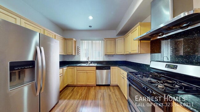 Building Photo - 11622 Oxnard St