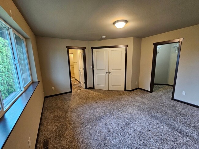 Building Photo - 713 Park Ln