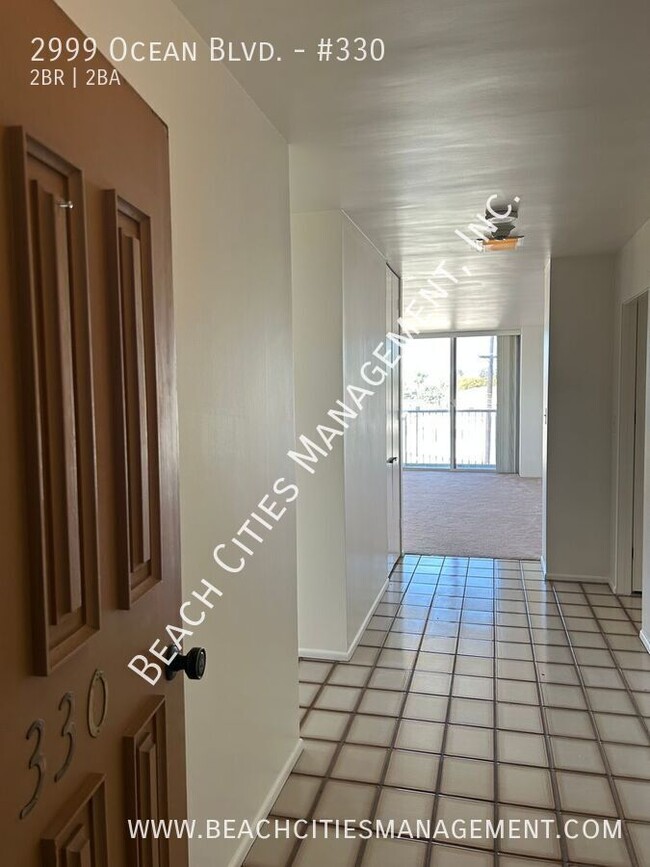 Building Photo - Large, Pet-Friendly Condo with Ocean Views...