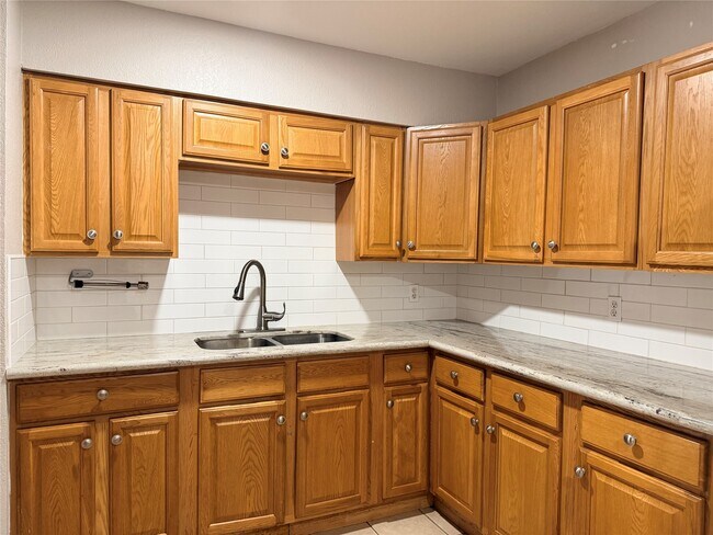 Building Photo - 2102 5th Ave N