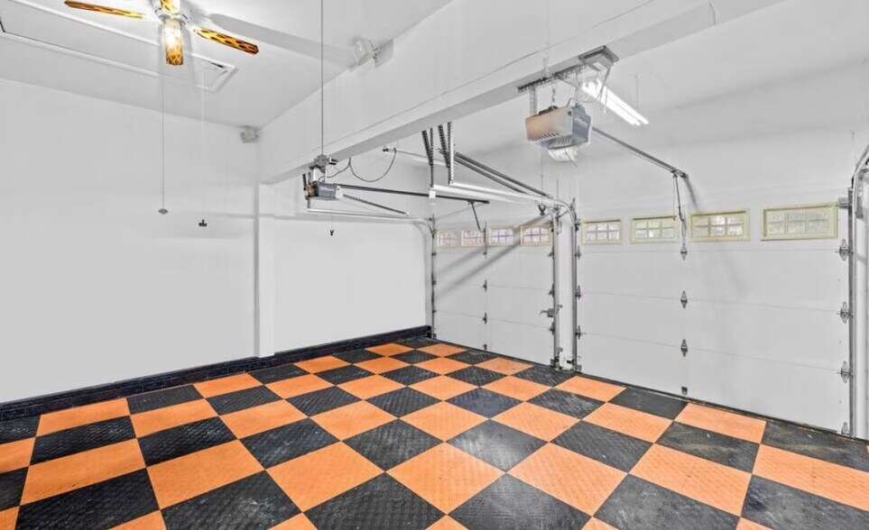 Building Photo - 5714 Silk Tree Dr
