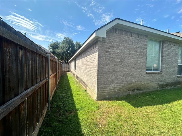 Building Photo - 2450 Streamside Ct