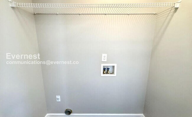 Building Photo - 450 Loveless Rd