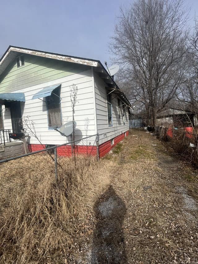 Building Photo - 5617 Warren Ave