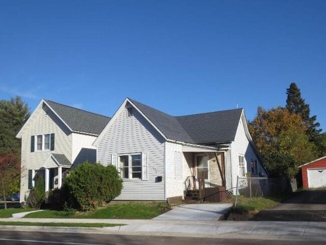 Building Photo - 2 Bed 1 Bath Single Family Home in Rhinelander