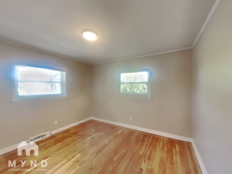 Building Photo - 1731 Morehead Ave