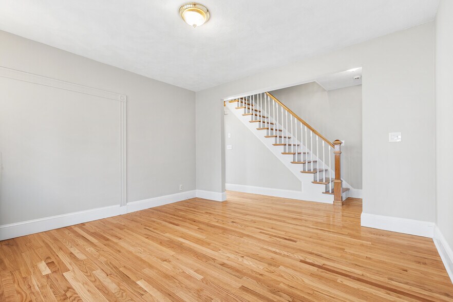 Building Photo - 1 Oak Grove Ct