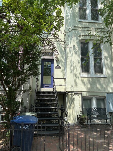 Building Photo - 436 6th St NE