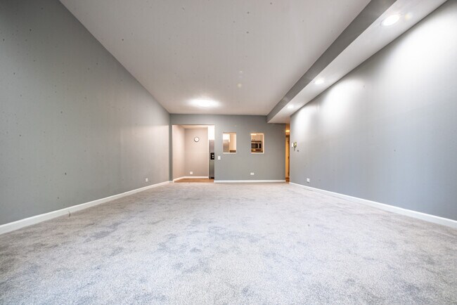 Building Photo - 5101 Carriage Way Dr