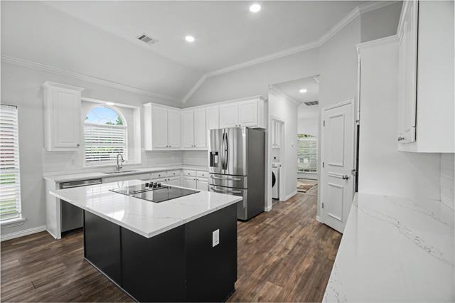 Building Photo - 805 Saratoga Dr