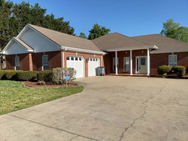 Primary Photo - 11 Cedar Brook Ln
