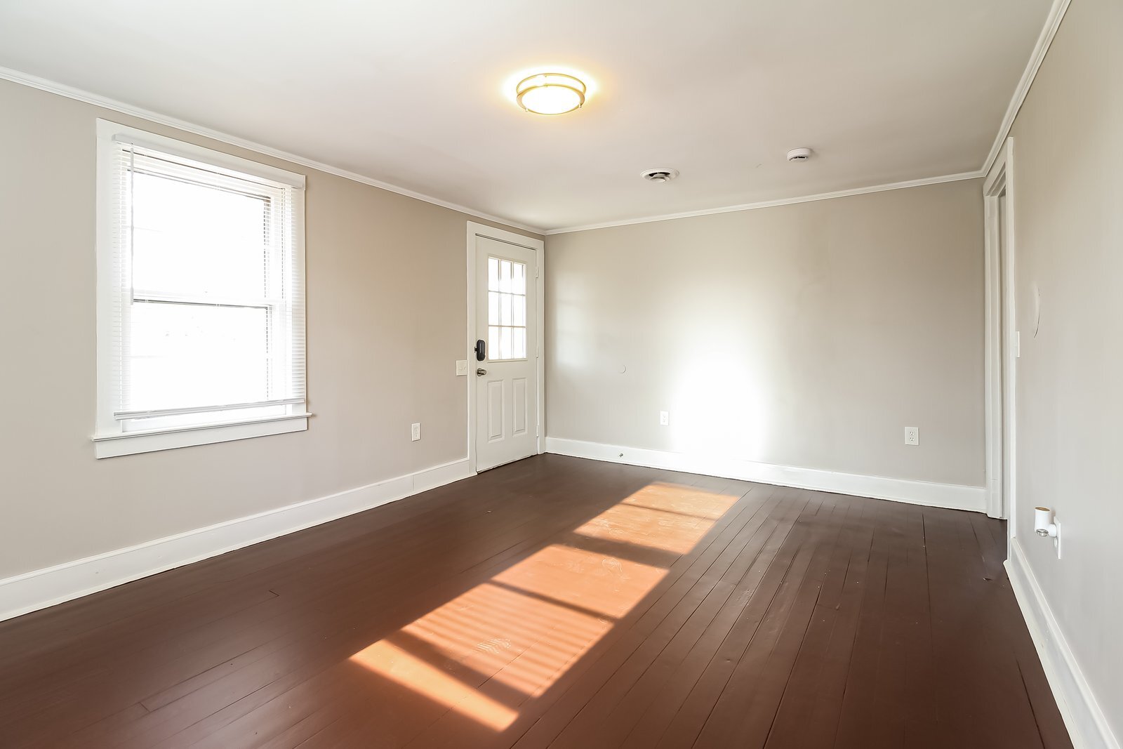 Building Photo - 202 Oak St