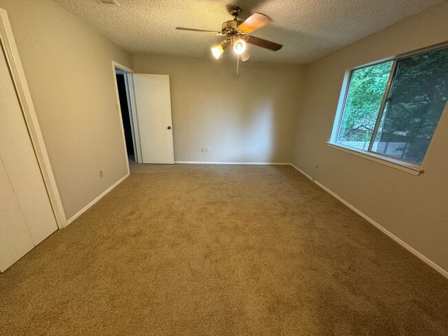 Building Photo - 4204 Everest Ln