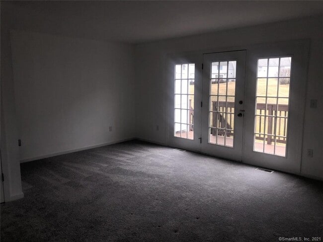 Building Photo - 560 Silver Sands Rd