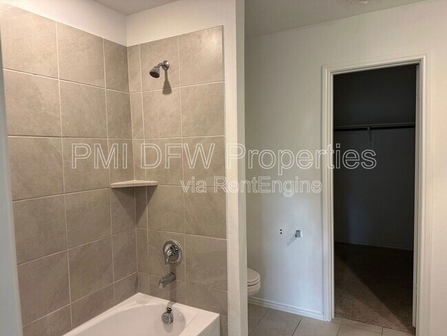 Building Photo - 1638 Woodbrook Dr