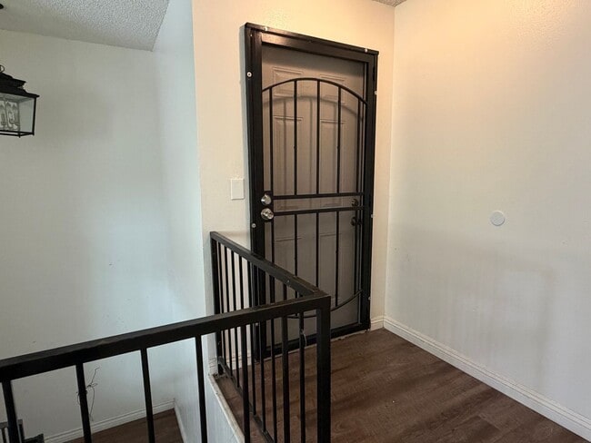 Building Photo - 529