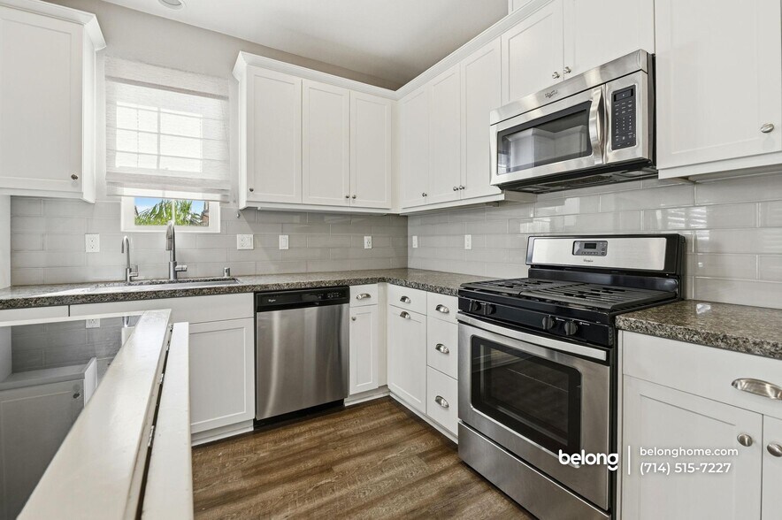 Building Photo - 1014 El Paseo