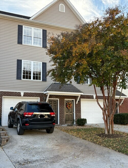 Building Photo - 1810 Broadway St