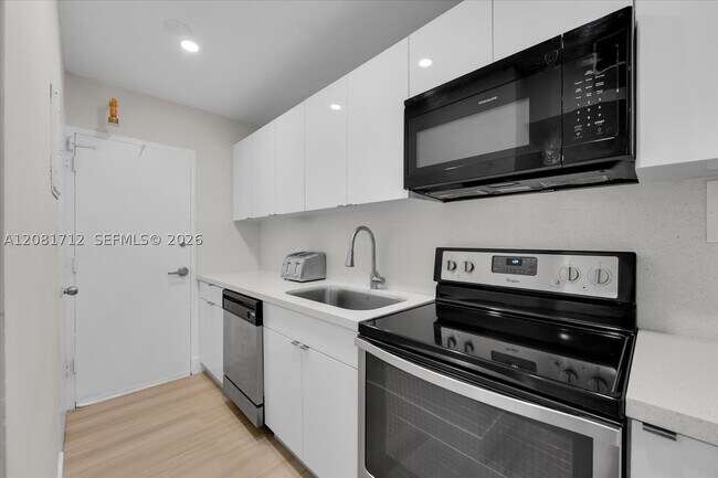 Building Photo - 1200 West Dr