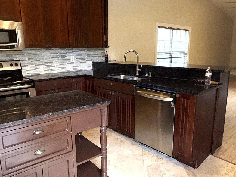 Building Photo - 3841 El Camino Ct