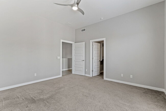 Building Photo - 6350 Escondido Dr