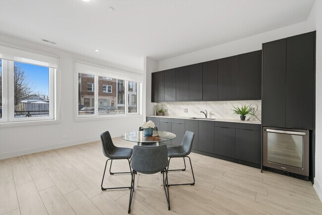 Building Photo - 4256 W Belmont Ave